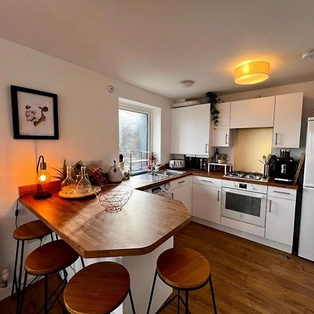 Two Bedroom Apartment In Barry-Close To Beach Экстерьер фото